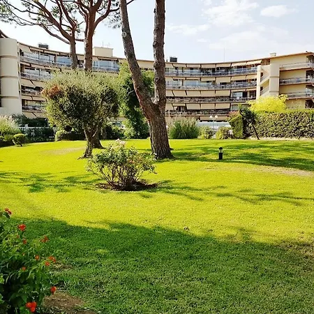 Heliotel Marine St Laurent Du Var Apartment